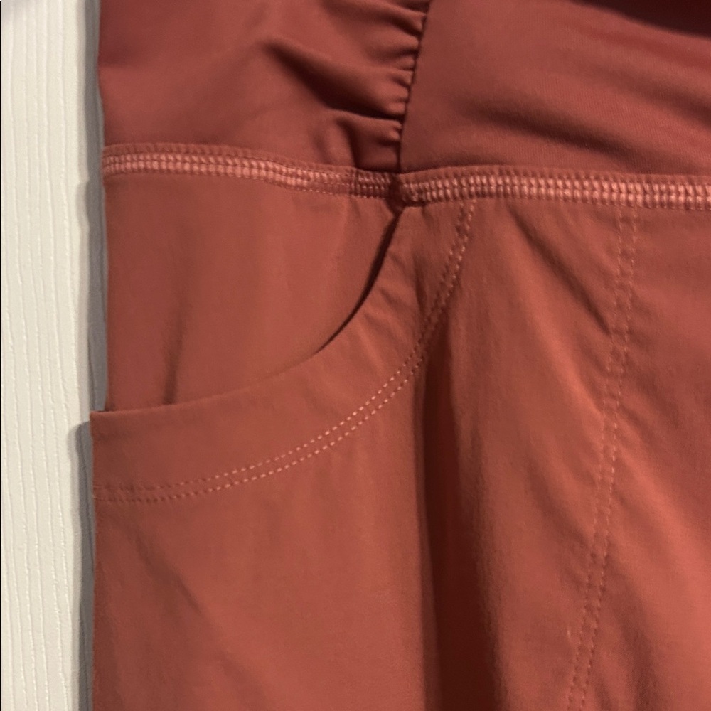 Mountain Hardwear Rust Mauve Brown Athleisure Pants Medium Short Outdoor Hiking - Picture 5 of 10